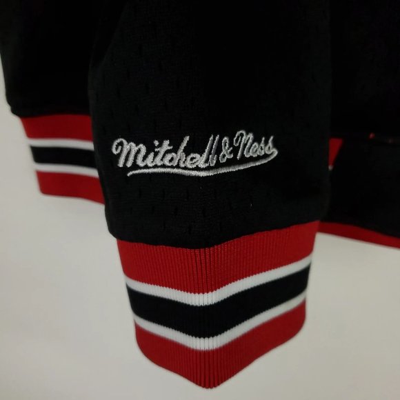 Chicago Bulls Mitchell & Ness NBA Womens Jersey Jacket L Large Black Red NWT - Picture 4 of 7